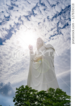 Sendai Tendo White Robe Daikannon (Sendai Daikannon) 100m above ground, 12 stories, Thirty-three Kannon, wish-granting jewel in right hand, water jar in left hand 127656518