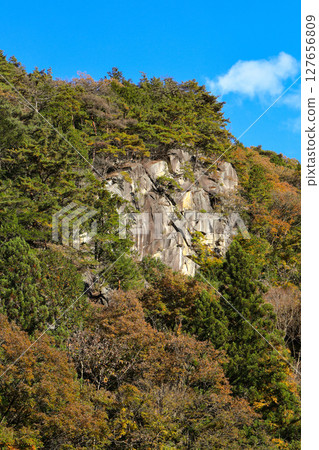 從國家特別風景名勝昇仙峽的散步道欣賞紅葉 從國家特別風景名勝昇仙峽的散步道欣賞紅葉 127656809