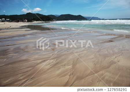 Waves crashing on the beach River water flowing onto the beach 127658291