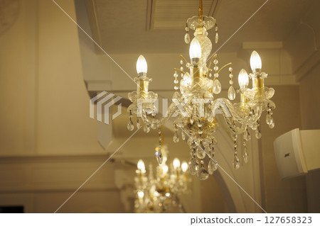 Luxurious chandelier 127658323