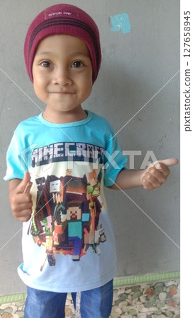 boy wearing maroon hat boy wearing maroon hat 127658945