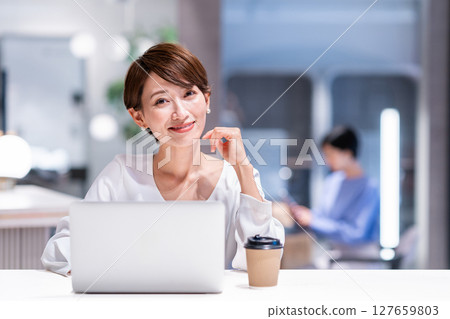 Office business woman Photography cooperation: WEEK Shibadaimon (Sun Frontier Fudousan) Office business woman Photography cooperation: WEEK Shibadaimon (Sun Frontier Fudousan) 127659803