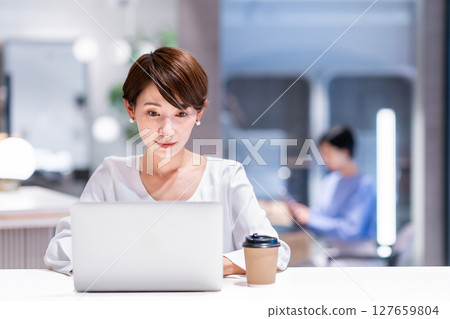 辦公室商務女性攝影合作：WEEK Shibadaimon（Sun Frontier Fudosan） 127659804