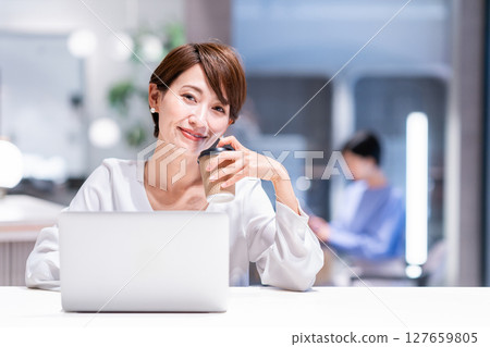 辦公室商務女性攝影合作：WEEK Shibadaimon（Sun Frontier Fudosan） 127659805