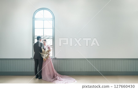 Western-style house, wedding hall, couple taking wedding photos in pink dresses (pre-wedding photo shoot) Western-style house, wedding hall, couple taking wedding photos in pink dresses (pre-wedding photo shoot) 127660430