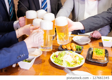 Drinking party: Toasting with beer 127661345