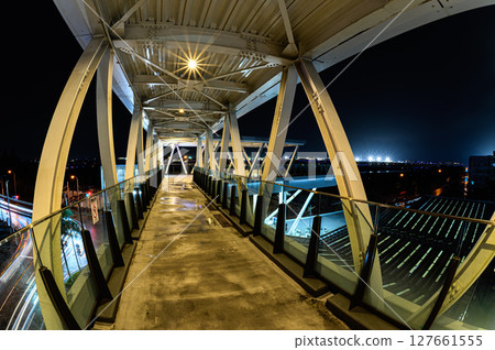道之站嘉手納的行人天橋與夜景 道之站嘉手納的行人天橋與夜景 127661555