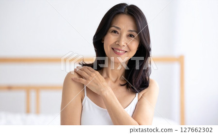 一位中年婦女的半身肖像 一位中年婦女的半身肖像 127662302