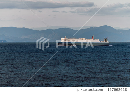 [東京九州渡輪從土佐清水外海駛往真由新門司，為滾裝船] 127662618