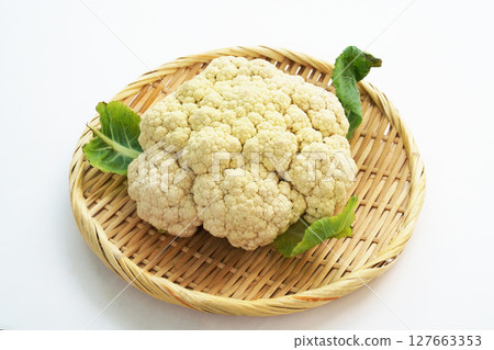 cauliflower cauliflower 127663353