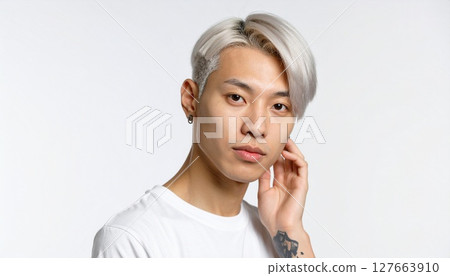 一位無性別的銀髮模特 一位無性別的銀髮模特 127663910