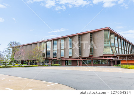 石川縣金澤市陽光明媚的石川縣立圖書館 石川縣金澤市陽光明媚的石川縣立圖書館 127664554