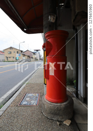 鳥取縣倉吉市圓形郵筒風景（Kaita Cosmetics 前） 127665960