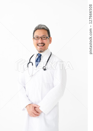 一個男人在白色的肖像 127666508
