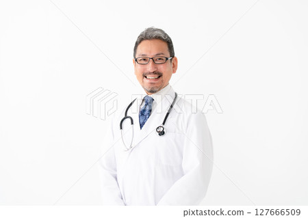 一個男人在白色的肖像 127666509