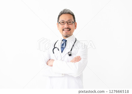 一個男人在白色的肖像 127666518