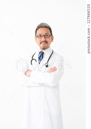 一個男人在白色的肖像 127666520