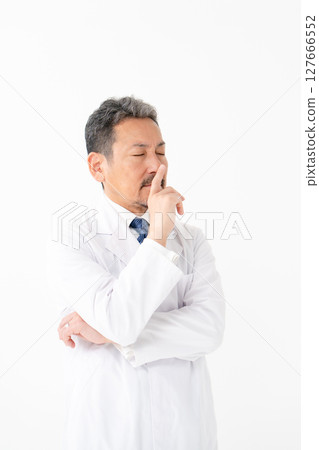 白大褂的男人肖像擔心 127666552