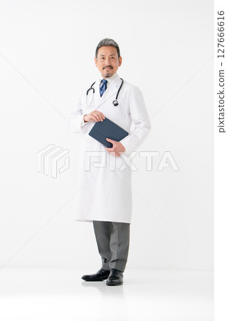 一件白大褂男 127666616