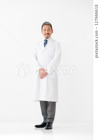 一件白大褂男 127666618