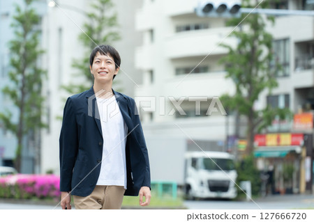 Men, casual business, walking 127666720