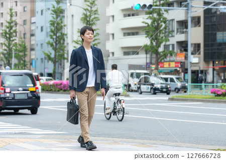 Men, casual business, walking 127666728
