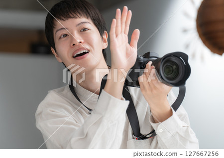 Photographer shooting studio 127667256