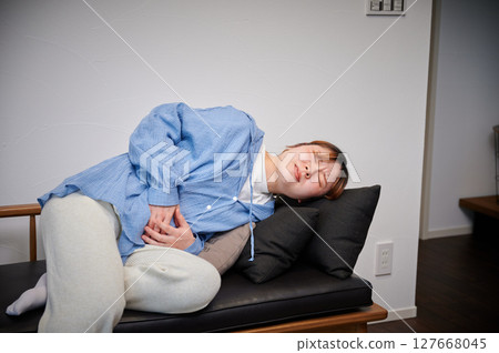 Women suffering from morning sickness, pregnant women, maternity 127668045