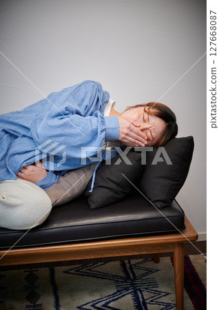 Women suffering from morning sickness, pregnant women, maternity 127668087