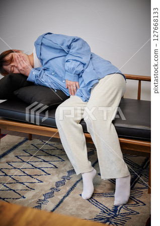 患有孕吐的女性、孕婦、產婦 患有孕吐的女性、孕婦、產婦 127668133