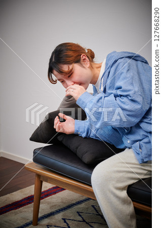 Women suffering from morning sickness, pregnant women, maternity 127668290