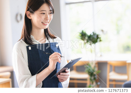 Young cafe staff/floor staff 127671373