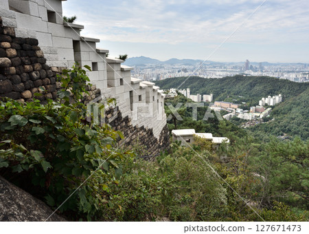 Old Seoul City Wall in Inwangsan hill, old fortress protecting Seoul, capital of South Korea 127671473