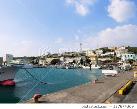 Scenery of Sarahama Port on Irabu Island (Miyakojima City, Okinawa Prefecture) Scenery of Sarahama Port on Irabu Island (Miyakojima City, Okinawa Prefecture) 127674309