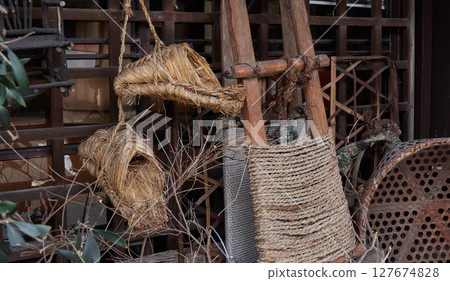 高山老城區一家手工藝品店的產品 127674828