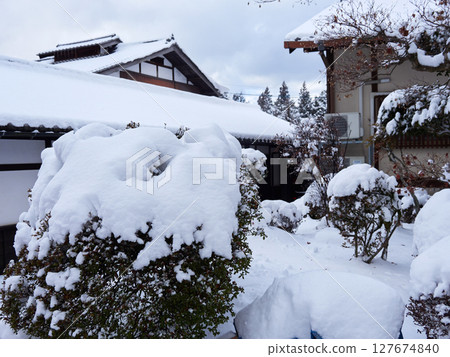 冬季中山道的旅遊景點－馬籠宿，白雪皚皚的古老街道 127674840