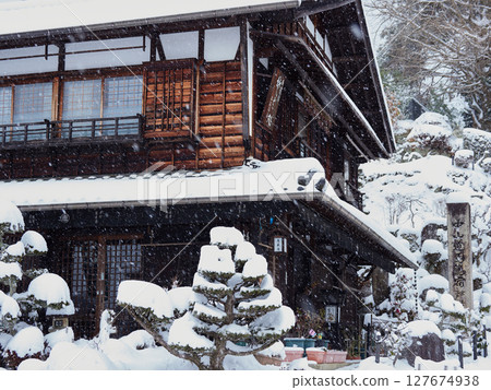 Snow-covered old townscape of Magome-juku, a tourist spot on the Nakasendo road in winter Snow-covered old townscape of Magome-juku, a tourist spot on the Nakasendo road in winter 127674938