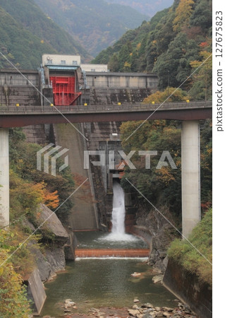 愛媛郡新居濱市鹿森水壩與環橋 愛媛郡新居濱市鹿森水壩與環橋 127675823