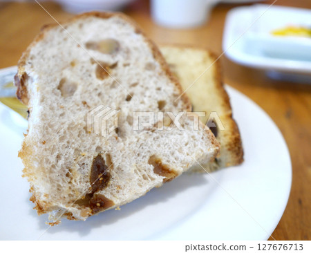 Fig and walnut bread Fig and walnut bread 127676713