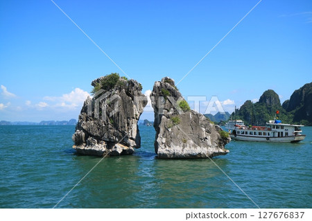 Scenery of Halong Bay, Vietnam 127676837