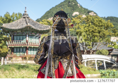 Japanese woman wearing hanbok 127677707