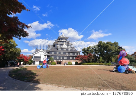 [Okayama Prefecture] Okayama Castle's castle tower in autumn colors (after major renovation in the Reiwa era) 127678890