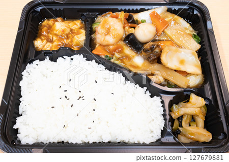 美味的中式八寶便當盒 美味的中式八寶便當盒 127679881