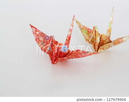 Origami cranes on white background 127679908