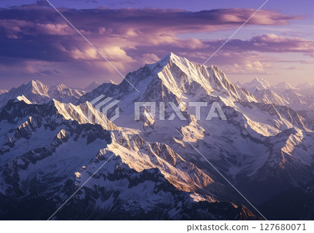 雄偉的雪山 127680071