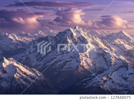 雄偉的雪山 127680075