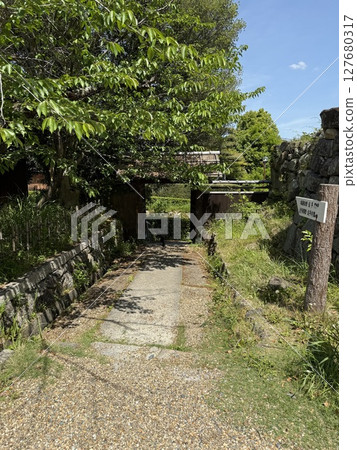 被新綠環繞的郡山城後巷 127680317