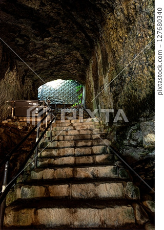 Enter the heart-shaped cave of Ryugu Sea Cave in Shimoda, Shizuoka Prefecture Enter the heart-shaped cave of Ryugu Sea Cave in Shimoda, Shizuoka Prefecture 127680340
