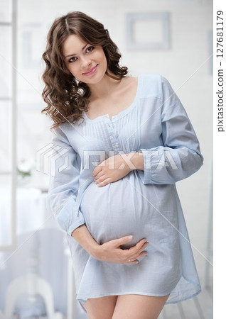 Portrait of the young pregnant woman 127681179