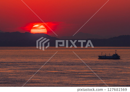 <Kagawa Prefecture> Evening view of the Great Seto Bridge and the ocean <Kagawa Prefecture> Evening view of the Great Seto Bridge and the ocean 127681569